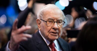 Warren Buffett’s Successor Moves to Unload Stake in Kraft Heinz