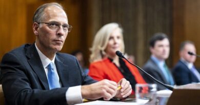 Recession Is a ‘Serious Threat’ As Oil, Weak Job Market Collide: Mark Zandi