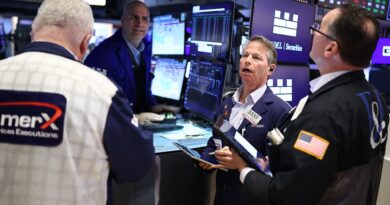 Top Street analysts prefer these dividend stocks for steady income